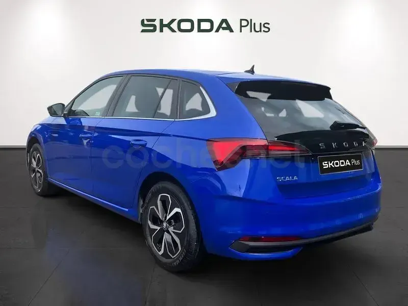 Usado Skoda Scala Selection 115 CV (84 kW) 2025 Azul Utilitario