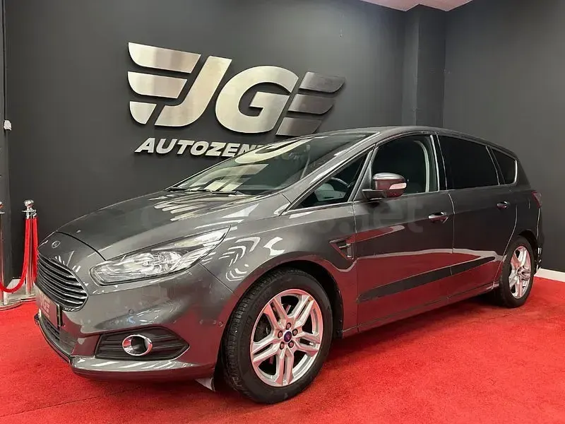 Usado Ford S-MAX Titanium 150 CV (110 kW) 2017 Gris / plata Monovolumen