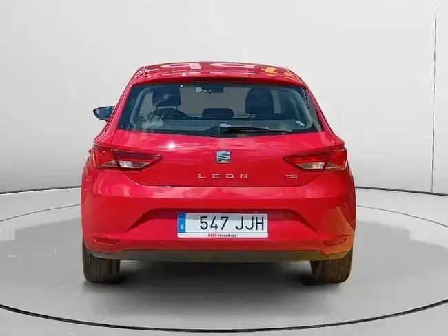 Usado Seat Leon Reference 110 CV (80 kW) 2015 Rojo Berlina