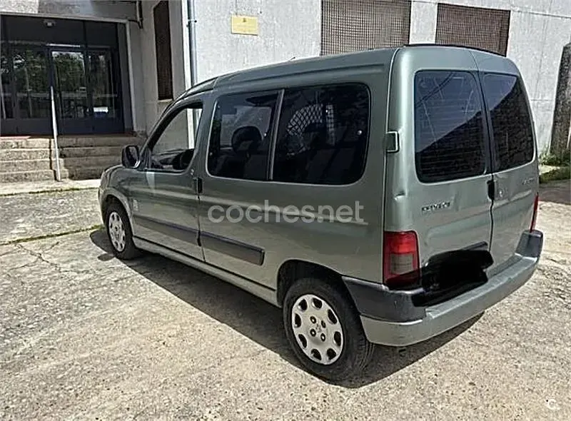 Usado Peugeot Partner Tepee 75 CV (55 kW) 2009 Verde Monovolumen