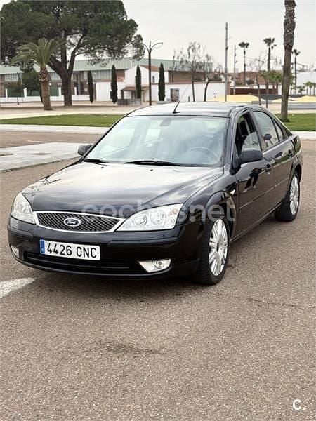 Usado Ford Mondeo Trend 115 CV (84 kW) 2003 Negro Berlina