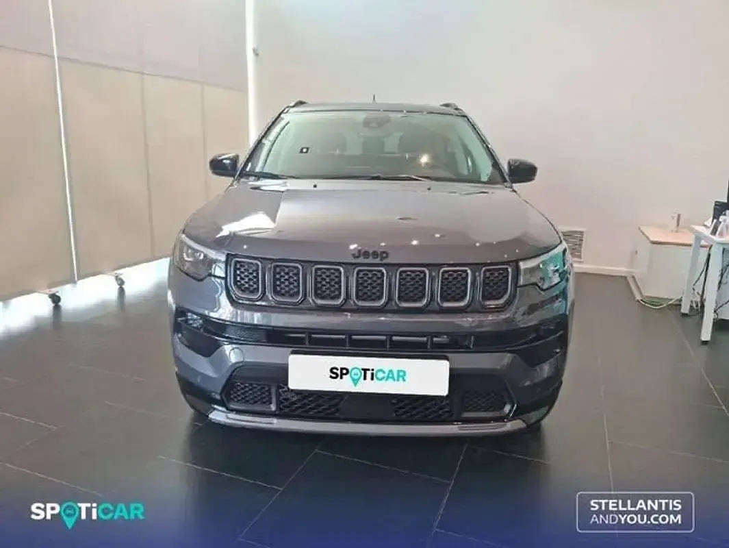 Usado Jeep Compass Altitude 131 CV (96 kW) 2025 Gris SUV