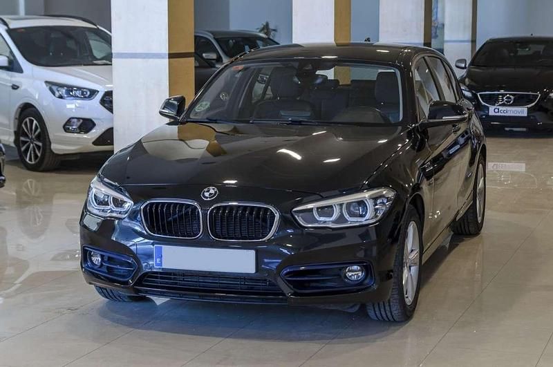 Usado BMW 120 Sport Line 190 CV (139 kW) 2017 Negro Utilitario