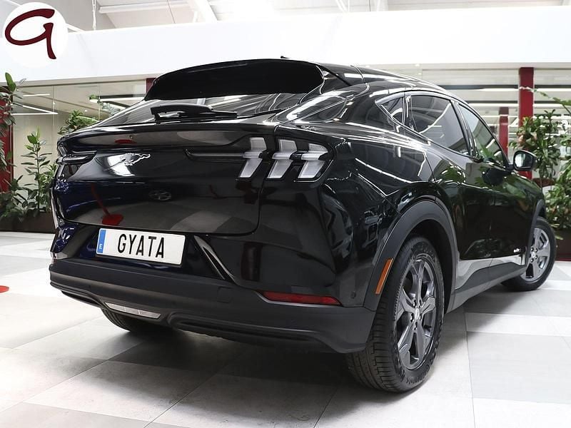 Begagnad Ford Mustang Mach-E 216 kW (294 HK) 2022 Svart SUV