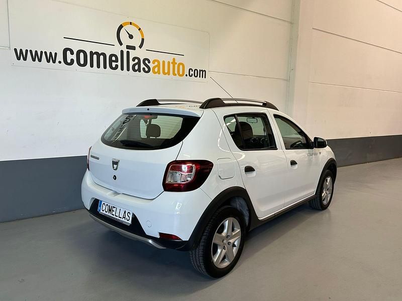 Usado Dacia Sandero Stepway 90 CV (66 kW) 2016 Blanco Berlina