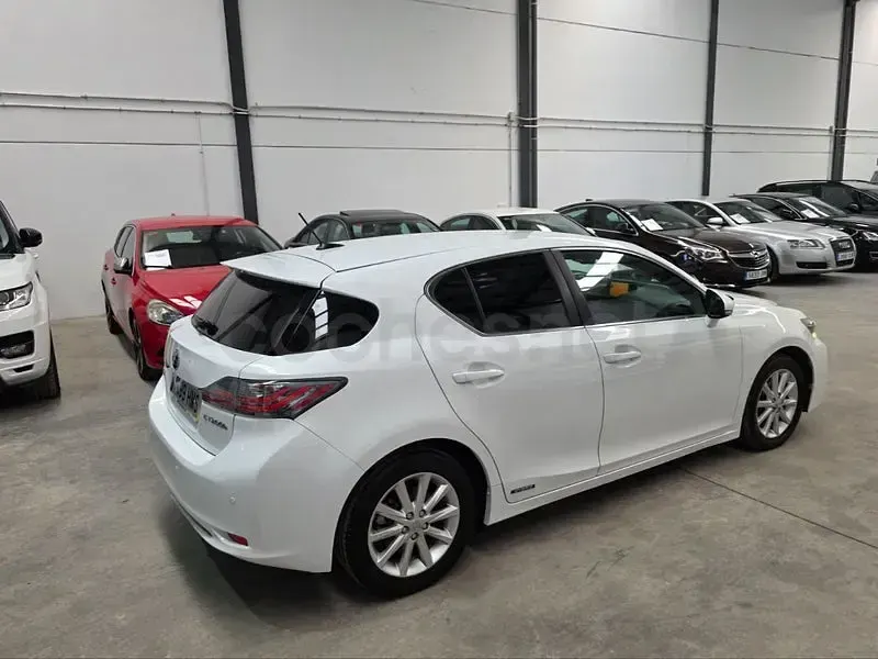 Usado Lexus CT200h 136 CV (100 kW) 2012 Blanco Berlina