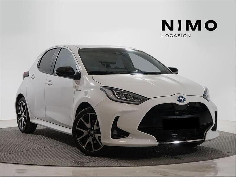 Blanco Usado 2021 Toyota Yaris Hybrid Style Berlina | 19.990 € (Precio justo) - Imagen 1/4
