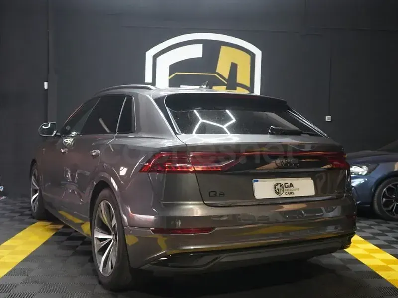 Usado Audi Q8 Premium 340 CV (250 kW) 2022 Gris / plata SUV