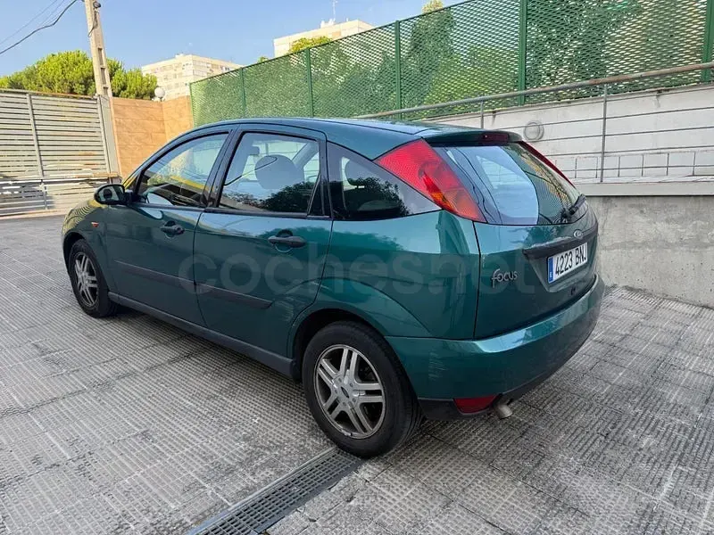 Usado Ford Focus Trend 115 CV (84 kW) 2001 Verde Berlina