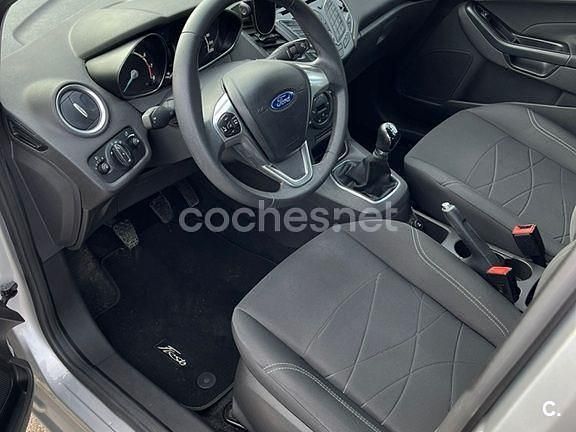Usado Ford Fiesta Trend 82 CV (60 kW) 2014 Gris / plata Berlina