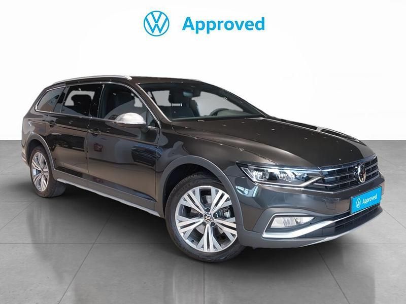 Gris Usado 2024 VW Passat Alltrack Familiar | 43.000 € (Caro) - Imagen 1/4