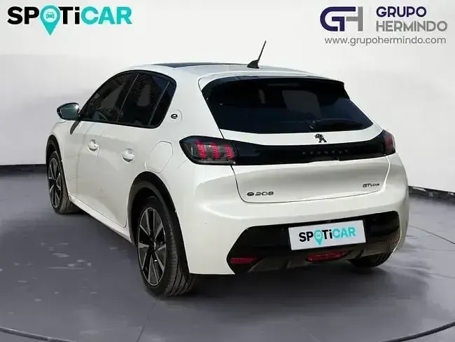 Usado Peugeot e-208 GT-line 100 kW (136 CV) 2021 Blanco Utilitario