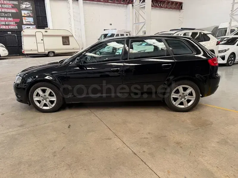 Usado Audi A3 Attraction 140 CV (102 kW) 2011 Negro Utilitario