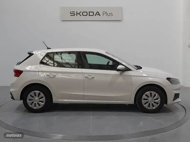 Usado Skoda Fabia Active 80 CV (58 kW) 2022 Blanco Utilitario