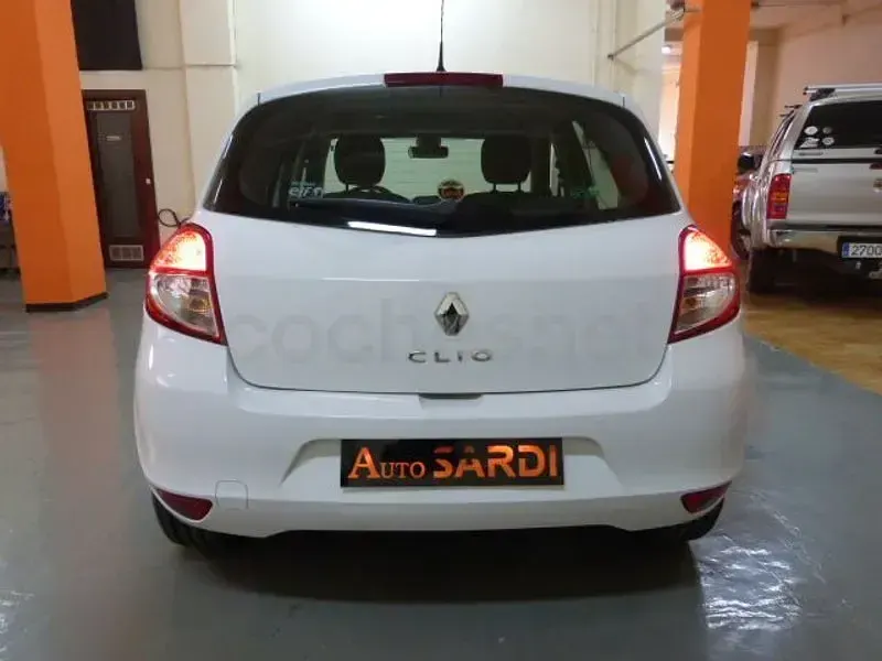 Usado Renault Clio II Authentique 75 CV (55 kW) 2010 Blanco Berlina
