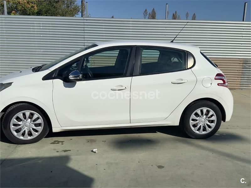 Blanco Usado 2013 Peugeot 208 Business-Line Utilitario | 5300 € (Precio justo) - Imagen 1/4