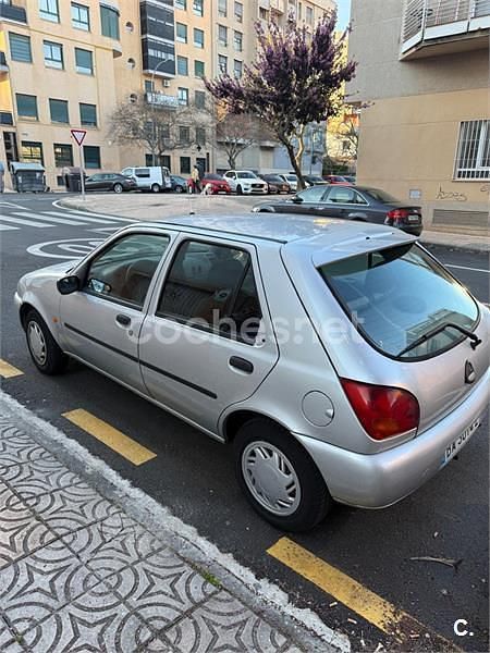 Usado Ford Fiesta Studio 75 CV (55 kW) 1998 Gris / plata Utilitario