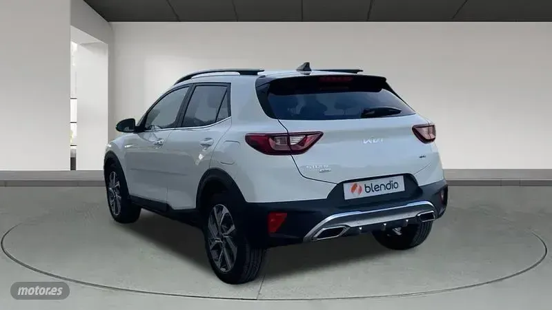 Usado Kia Stonic GT-Line 100 CV (73 kW) 2024 Blanco SUV