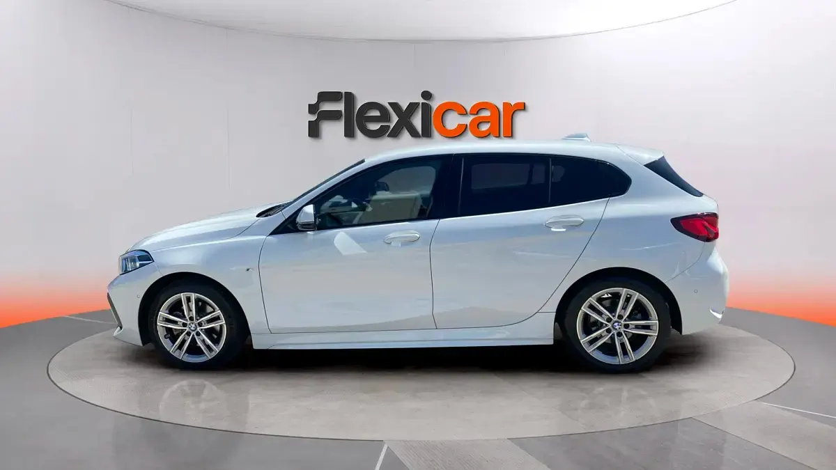 Usado BMW 118 150 CV (110 kW) 2023 Blanco Berlina
