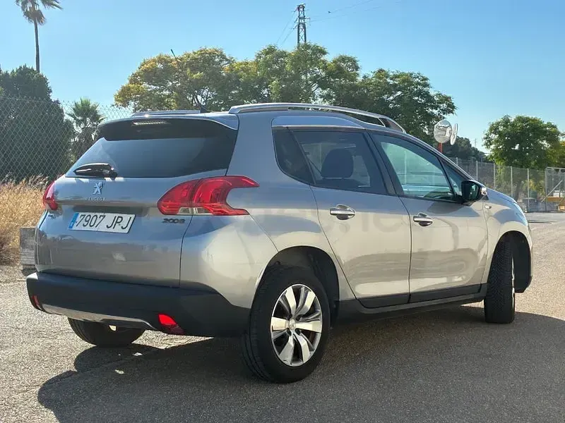 Usado Peugeot 2008 Access 82 CV (60 kW) 2016 Gris / plata SUV