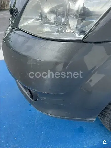 Usado Toyota Corolla Verso Sol 116 CV (85 kW) 2004 Gris / plata Monovolumen