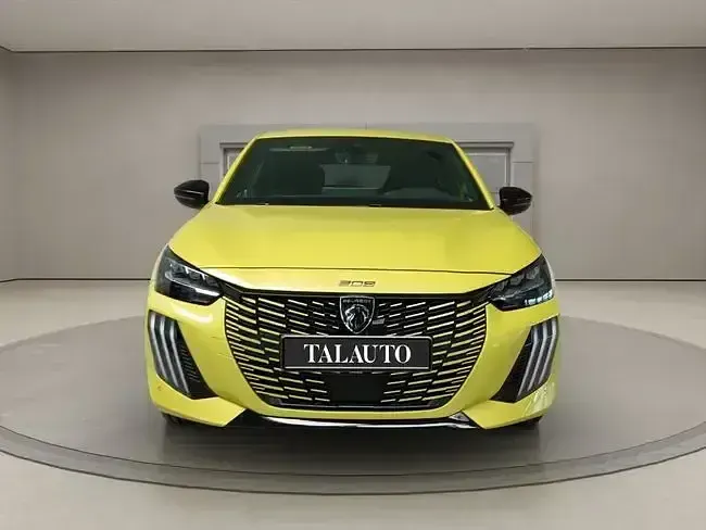 Usado Peugeot e-208 GT 114 kW (155 CV) 2024 Amarillo Utilitario