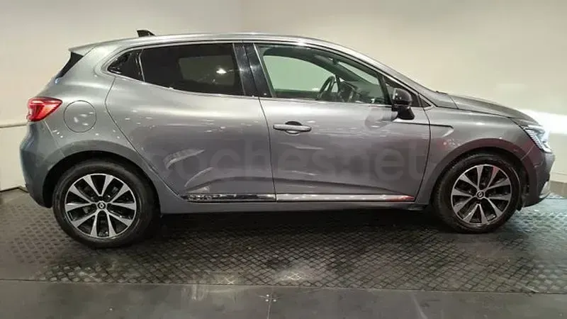 Usado Renault Clio V Techno 90 CV (66 kW) 2023 Gris / plata Berlina