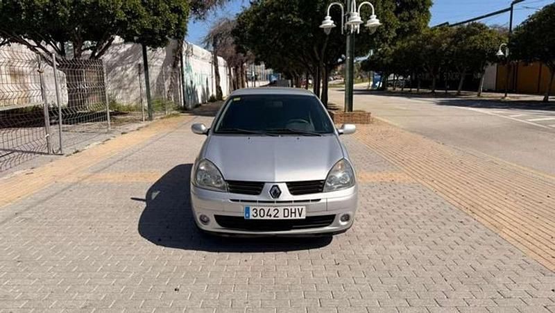 Usado Renault Clio II Expression 85 CV (62 kW) 2005 Gris / plata Berlina
