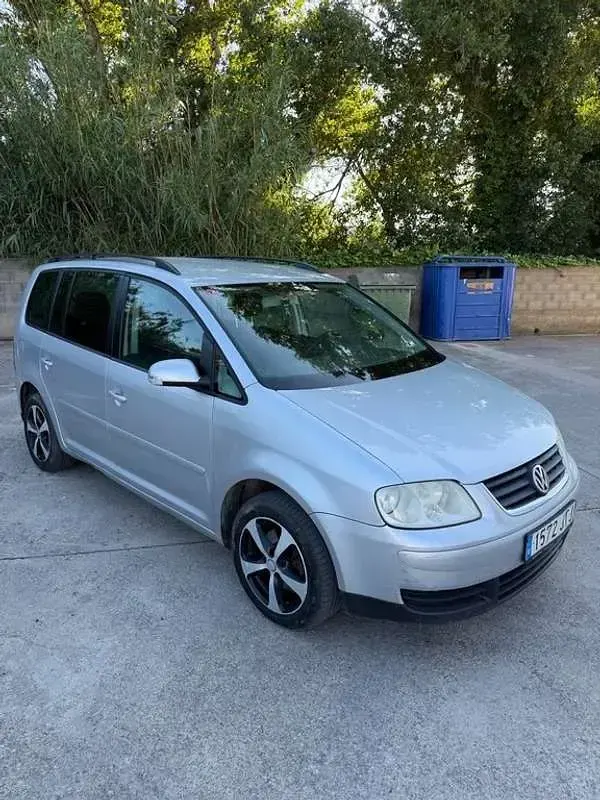 Usado VW Touran Trendline 99 CV (72 kW) 2003 Gris Monovolumen