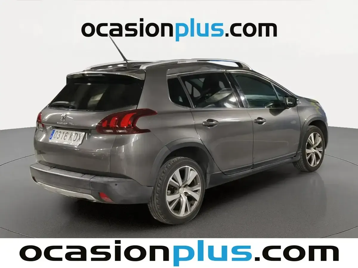 Usado Peugeot 2008 Allure 100 CV (73 kW) 2017 Gris SUV