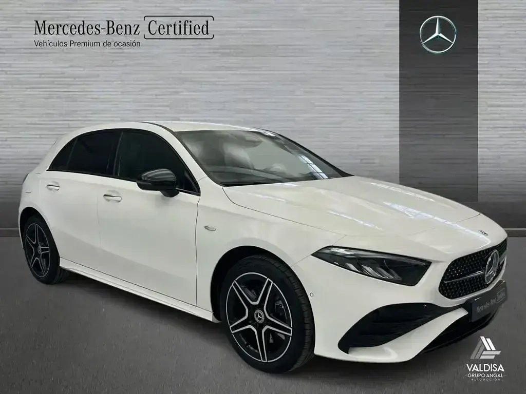Usado Mercedes A250 AMG line 218 CV (160 kW) 2025 Blanco Berlina