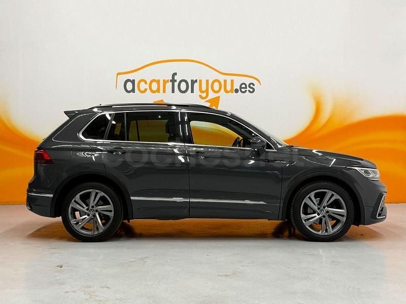 Usado VW Tiguan R-line 150 CV (110 kW) 2022 Gris / plata SUV