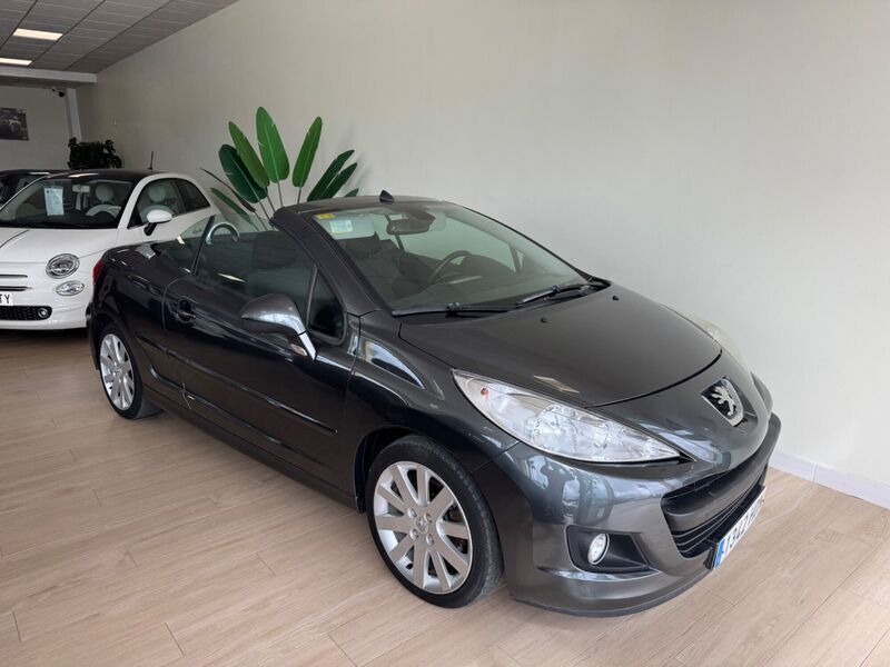 Usado Peugeot 207 CC 112 CV (82 kW) 2011 Gris Descapotable