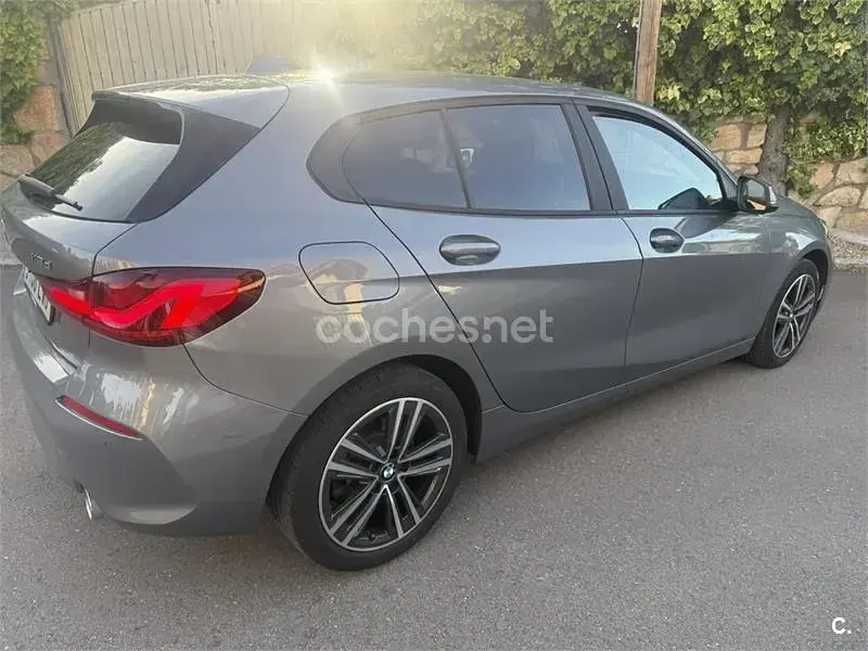 Usado BMW 118 150 CV (110 kW) 2022 Gris / plata Utilitario