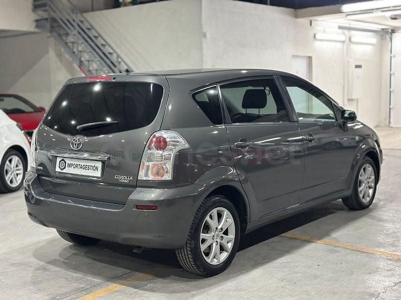Usado Toyota Corolla Verso Sol 129 CV (94 kW) 2008 Gris / plata Monovolumen