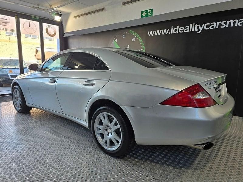 Usado Mercedes CLS320 224 CV (164 kW) 2006 Gris / plata Berlina