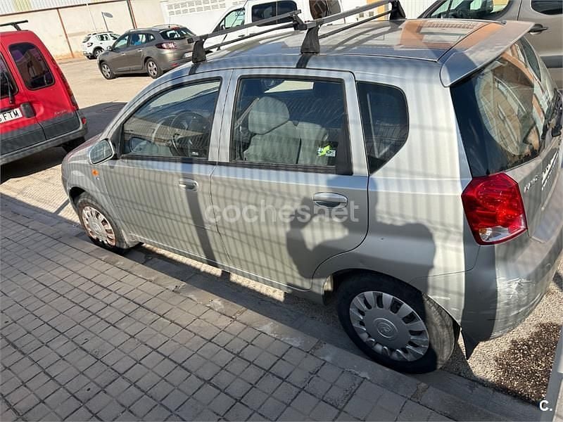 Usado Chevrolet Kalos SX 94 CV (69 kW) 2004 Gris / plata Berlina