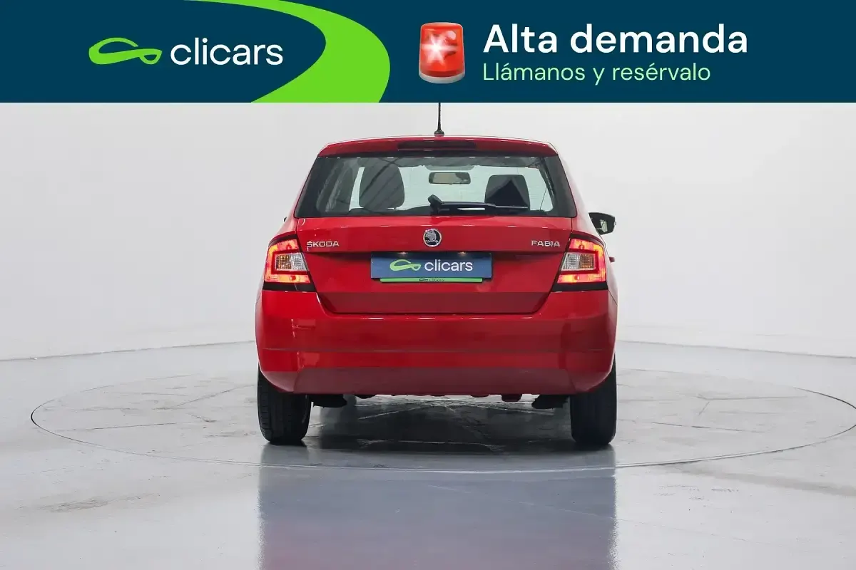 Usado Skoda Fabia Ambition 75 CV (55 kW) 2016 Rojo Berlina