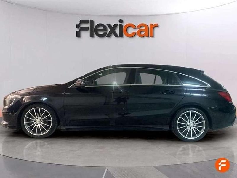 Usado Mercedes CLA200 Shooting Brake 136 CV (100 kW) 2016 Negro Familiar