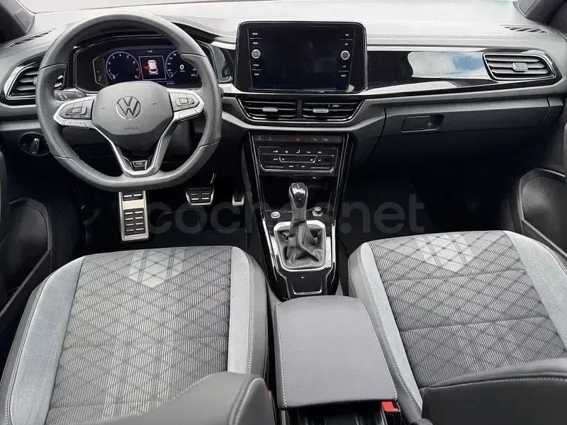 Usado VW T-Roc R-line 150 CV (110 kW) 2025 Gris / plata SUV