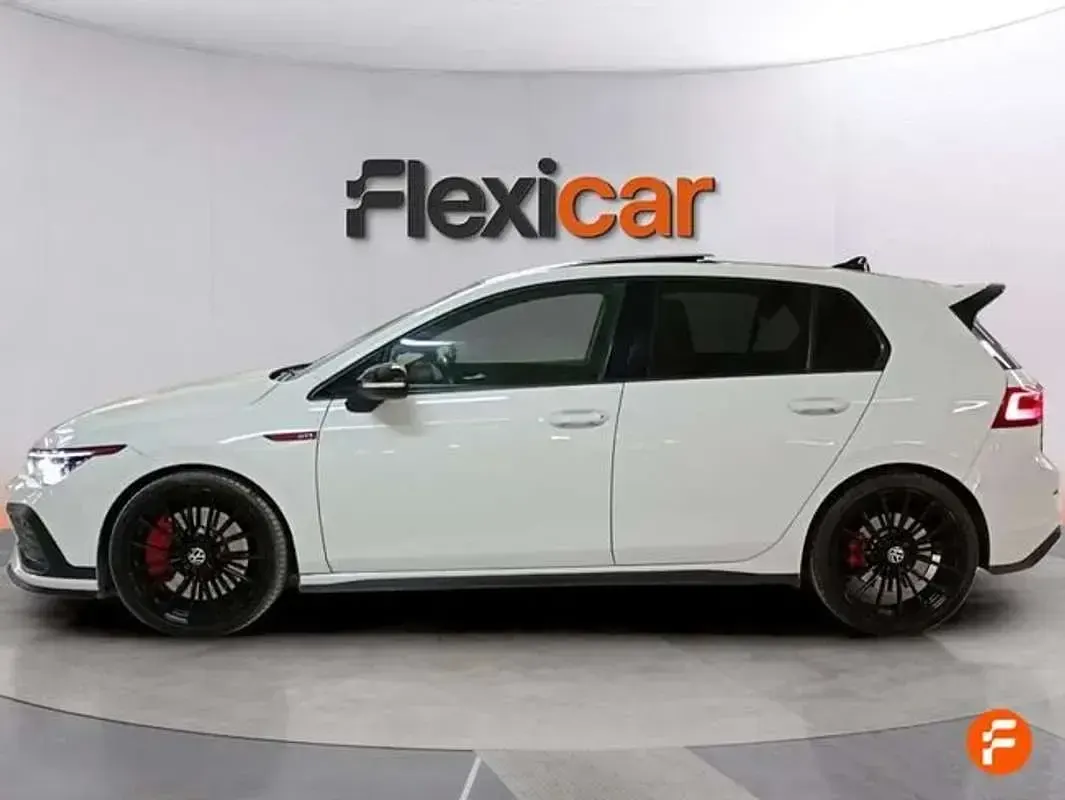 Usado VW Golf VII GTI 300 CV (220 kW) 2021 Blanco Utilitario