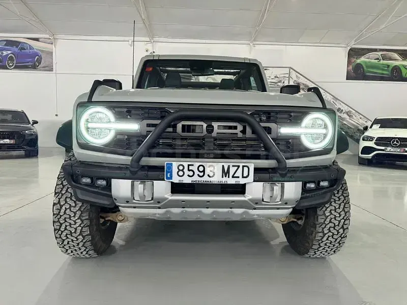 Usado Ford Bronco Outer Banks 335 CV (246 kW) 2023 Gris / plata SUV