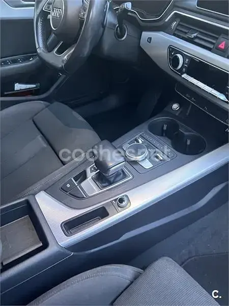Usado Audi A4 Design 150 CV (110 kW) 2018 Gris / plata Familiar