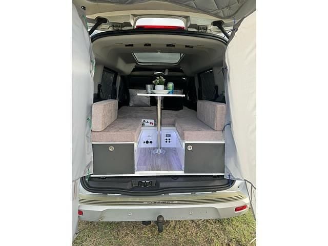 Usado Ford Grand Tourneo Connect Trend 115 CV (84 kW) 2014 Gris plata Monovolumen