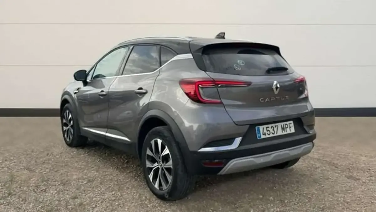 Usado Renault Captur Techno 90 CV (66 kW) 2024 Gris SUV