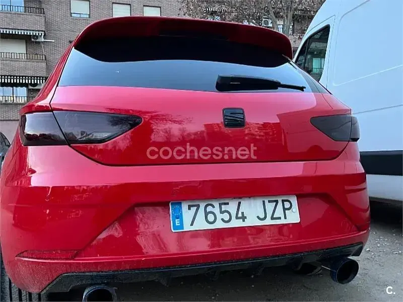 Usado Seat Leon XCELLENCE 150 CV (110 kW) 2017 Rojo Berlina