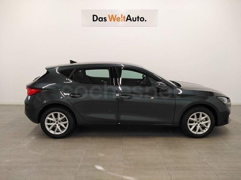 Usado Seat Leon Style 110 CV (80 kW) 2024 Azul Berlina