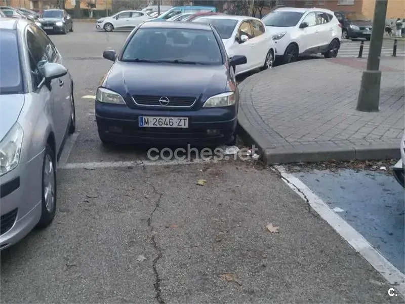 Usado Opel Astra Elegance 115 CV (84 kW) 2000 Azul Berlina