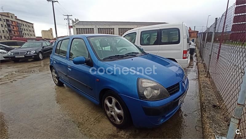 Usado Renault Clio II Dynamique 65 CV (47 kW) 2002 Azul Berlina