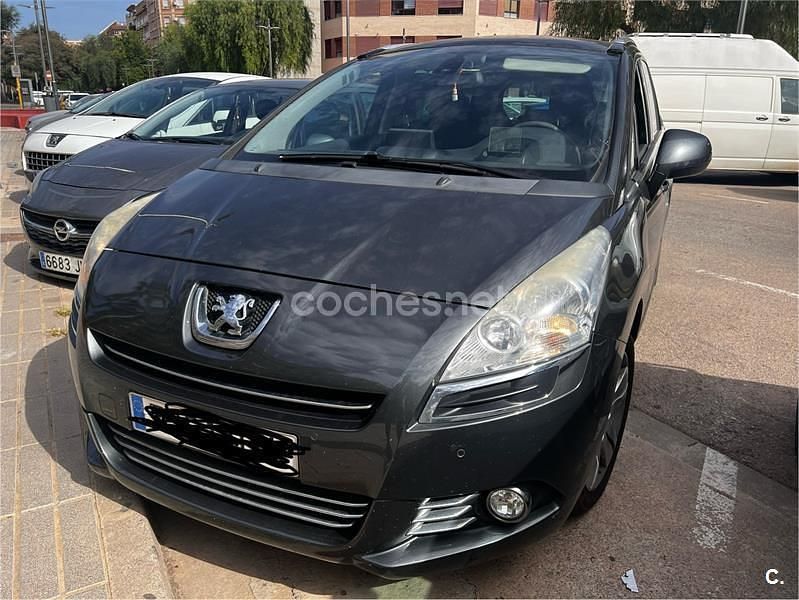 Azul Usado 2014 Peugeot 5008 Access Monovolumen | 7799 € (Buen precio) - Imagen 1/4